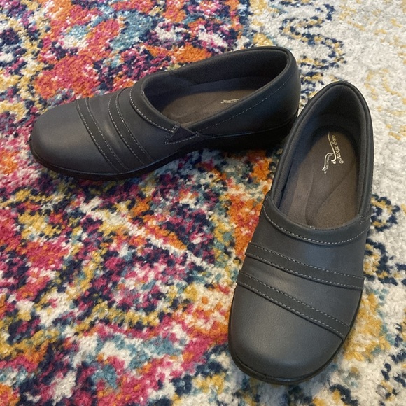 Grey flat - Picture 3 of 3